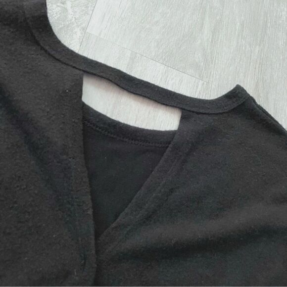 Women's Plus Size NWT Black Cozy Fleece Sweater with Back Cut Out 2X - Picture 3 of 3